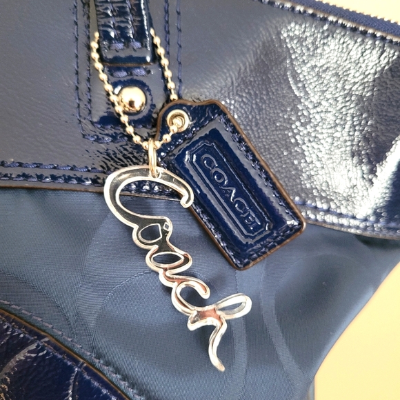 Coach Vintage Tote - Picture 4 of 15